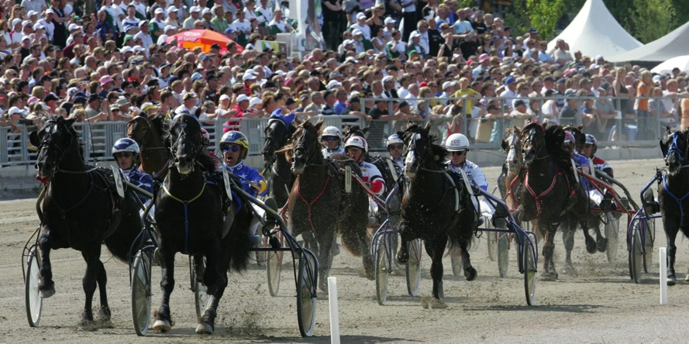 COURSE DE VITESSE POUR LE SANG FROID PENDANT LE WEEK-END DE COURSE DE L'ÉLITE
