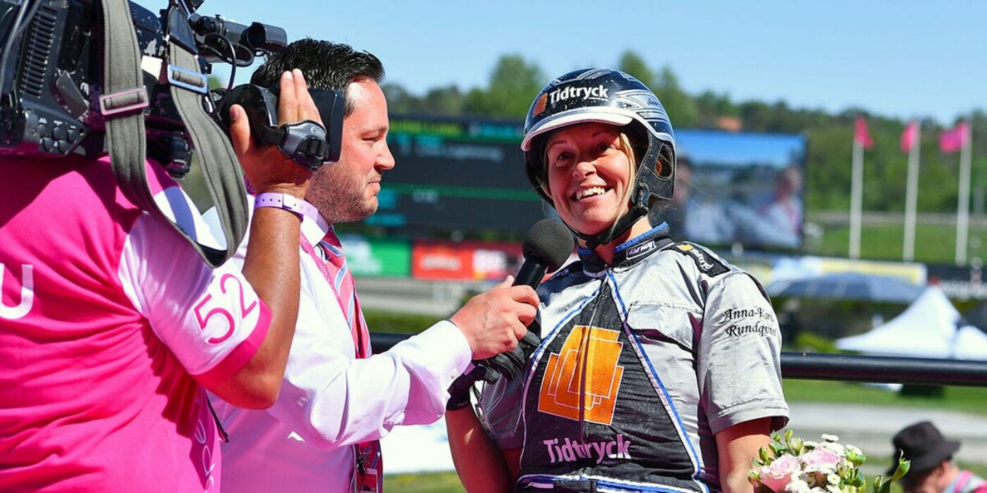 The trotting coach who will sing in front of 30,000 fans